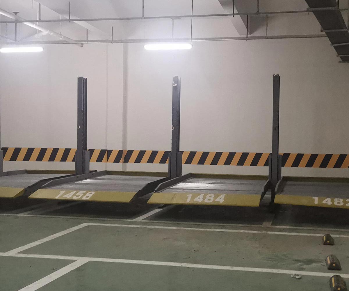 三層升降橫移式機(jī)械式立體停車設(shè)備長租.jpg