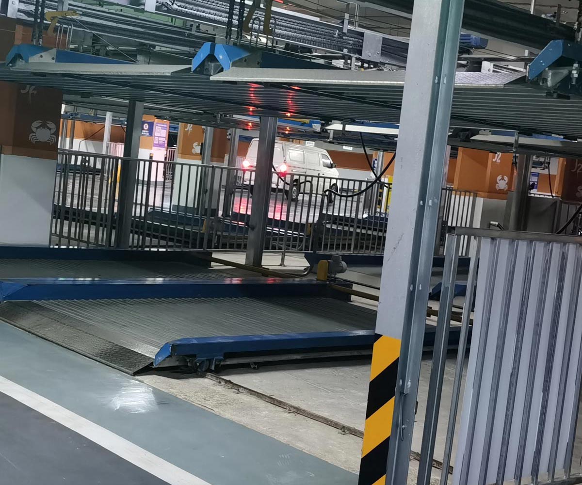 雙層升降平移式機(jī)械式停車設(shè)備回收.jpg