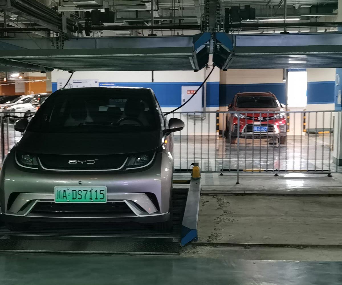 升降式機(jī)械停車(chē)設(shè)備長(zhǎng)租.jpg