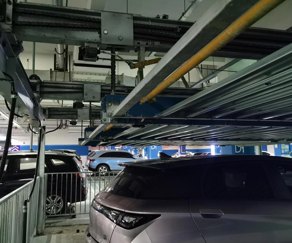 立體車庫像塔一樣的停車場 讓汽車停在空中